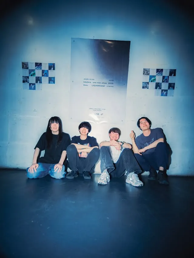 背後就是 2026 惠比壽 LIQUIDROOM 個人專場的海報